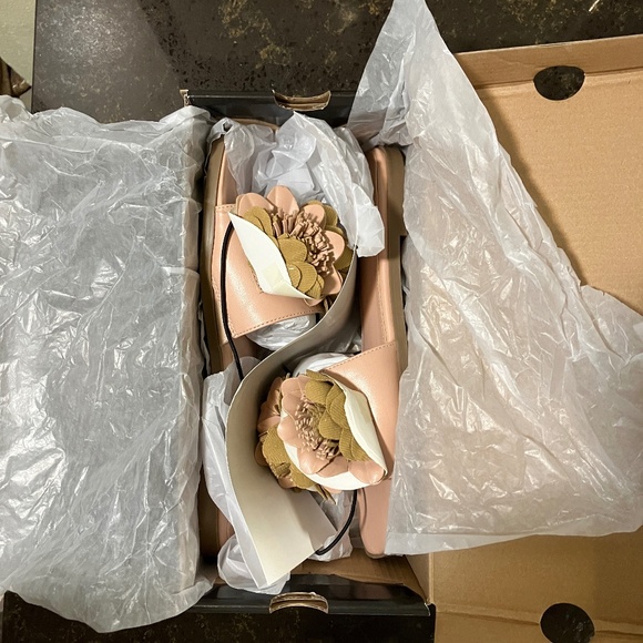 Woman's slide sandals 3D flower appliqué Size 6.5 - Picture 4 of 4